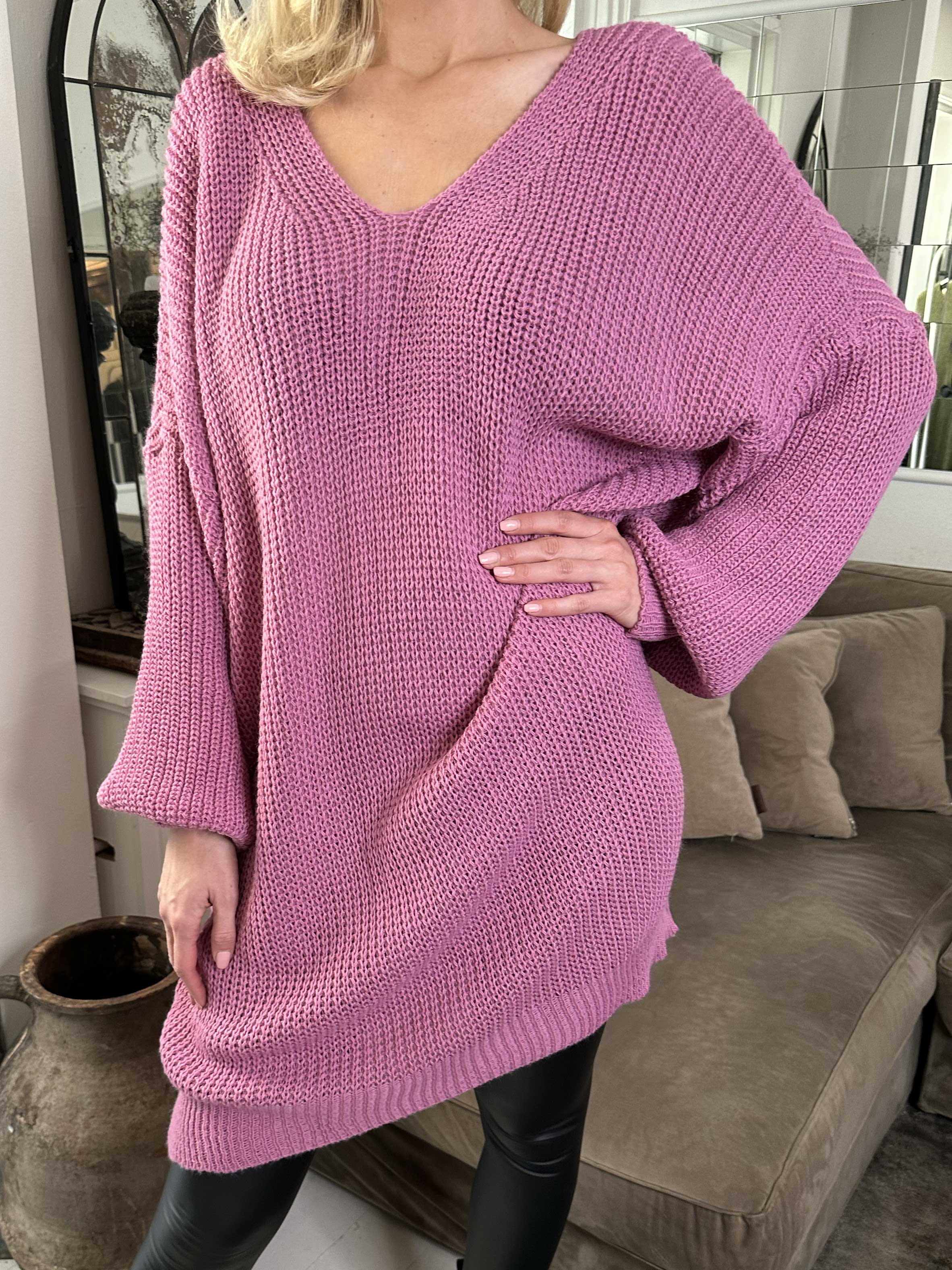 Diana - Fin stickad klänning med ballongärmar och rosetter